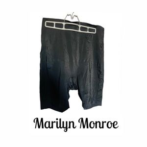 Marilyn Monroe Shape wear!